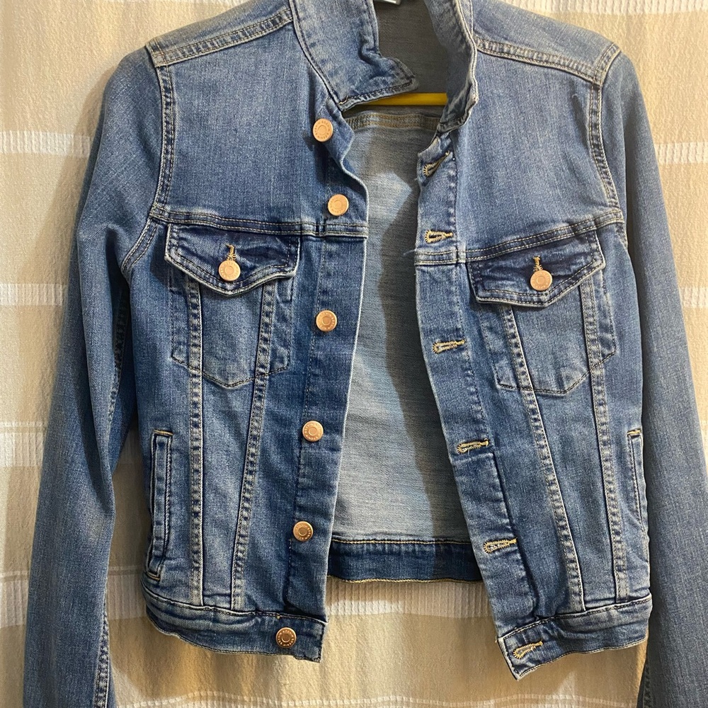 Stylish Blue Denim Jacket with Button Details